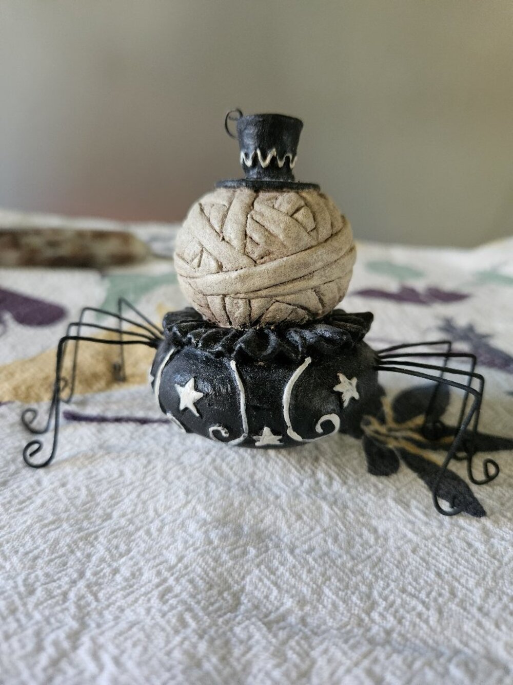 Mummy Crawlie Ornament  *Johanna Parker* - Picture 2 of 4